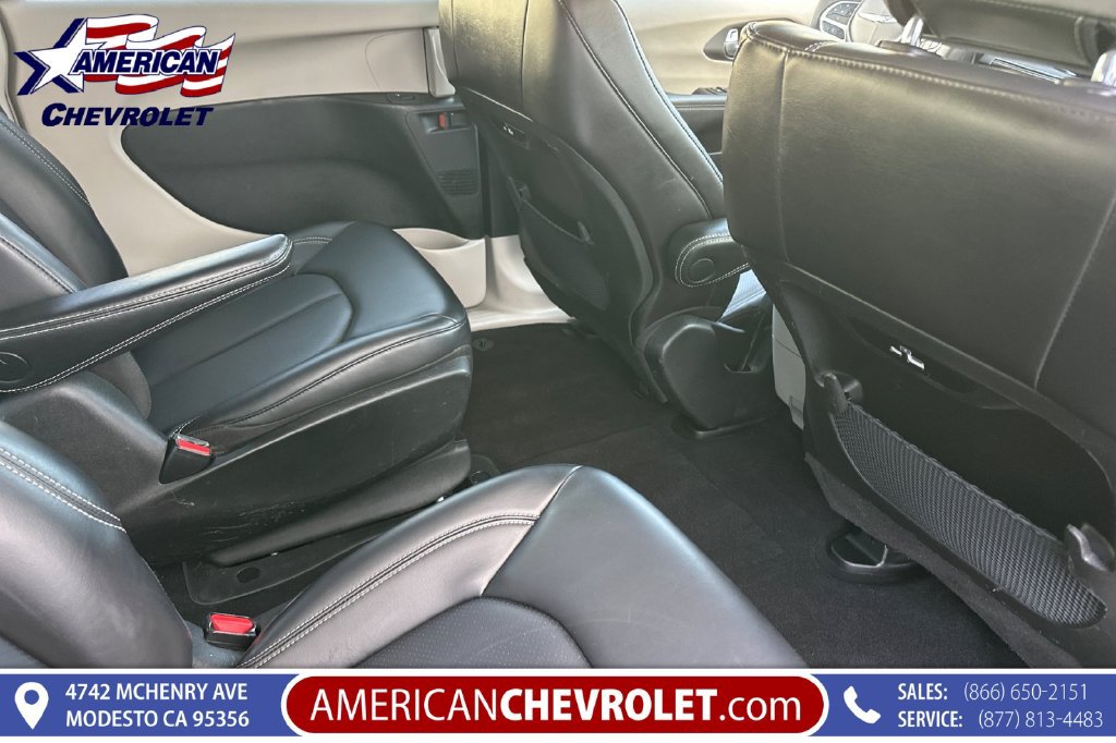 Used 2023 Chrysler Pacifica Touring-L FWD image 21