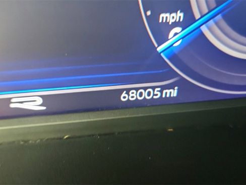 Used 2022 Volkswagen Atlas Cross Sport SEL R-Line image 18