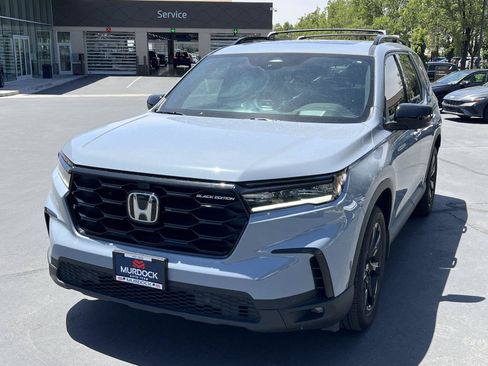 Used 2025 Honda Pilot Black Edition image 2