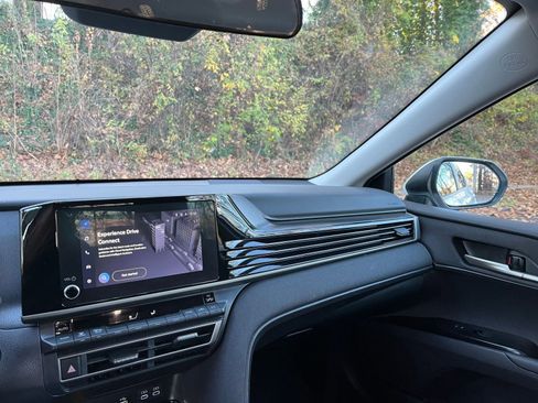 Used 2025 Toyota Camry LE image 31