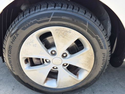 Used 2015 Kia Soul FWD image 15
