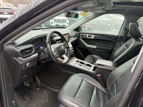 Used 2020 Ford Explorer XLT w/ Equipment Group 202A image 10