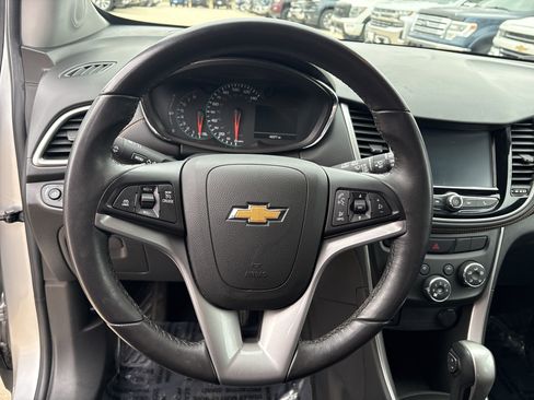 Used 2017 Chevrolet Trax LT w/ LT Convenience Package image 17