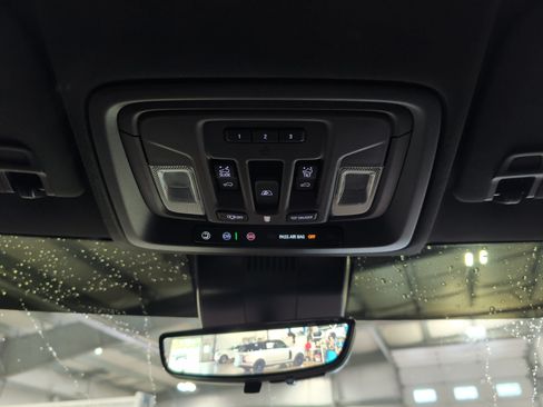 Used 2025 GMC Sierra 1500 Denali w/ Technology Package AWD/4WD image 12
