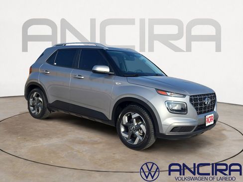 Used 2024 Hyundai Venue SEL image 1