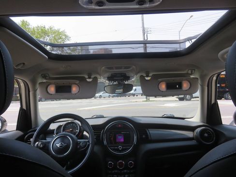 Used 2019 MINI Cooper 4-Door Hardtop w/ Signature Upholstery Package FWD image 13