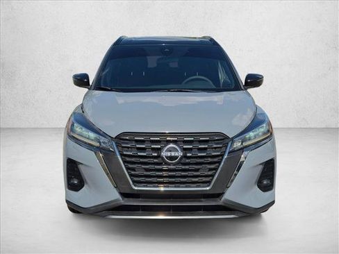 Used 2022 Nissan Kicks SR FWD image 2
