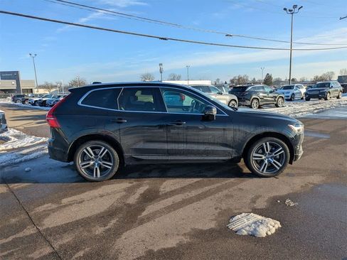 Used 2019 Volvo XC60 T6 Momentum w/ Multimedia Package image 10