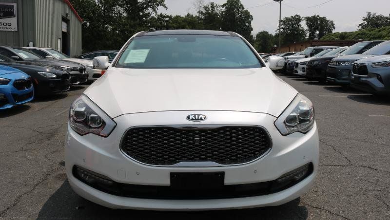 Used 2017 Kia K900 Premium RWD image 2