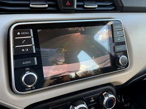 Used 2022 Nissan Versa SV image 14