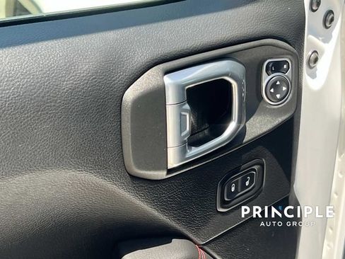 Used 2021 Jeep Gladiator Rubicon AWD/4WD image 15