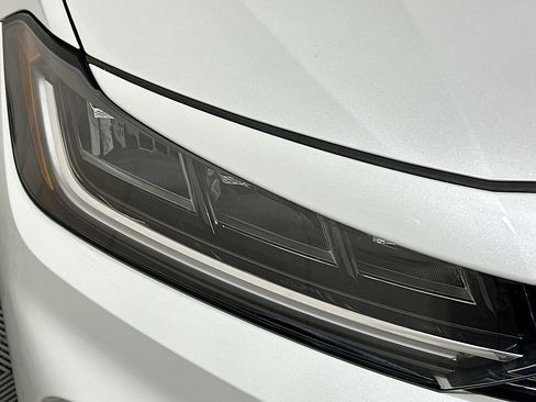 Used 2025 Volkswagen Jetta SE image 9