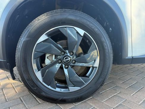 Used 2024 Nissan Rogue SV AWD/4WD image 10