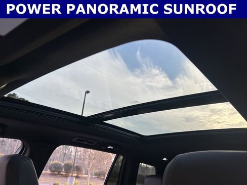 Used 2025 Cadillac XT6 Luxury image 2