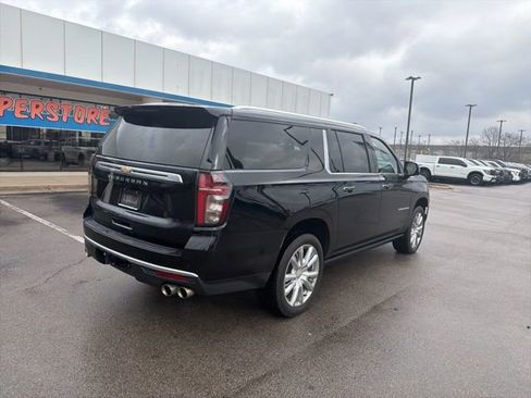 Used 2023 Chevrolet Suburban High Country image 3