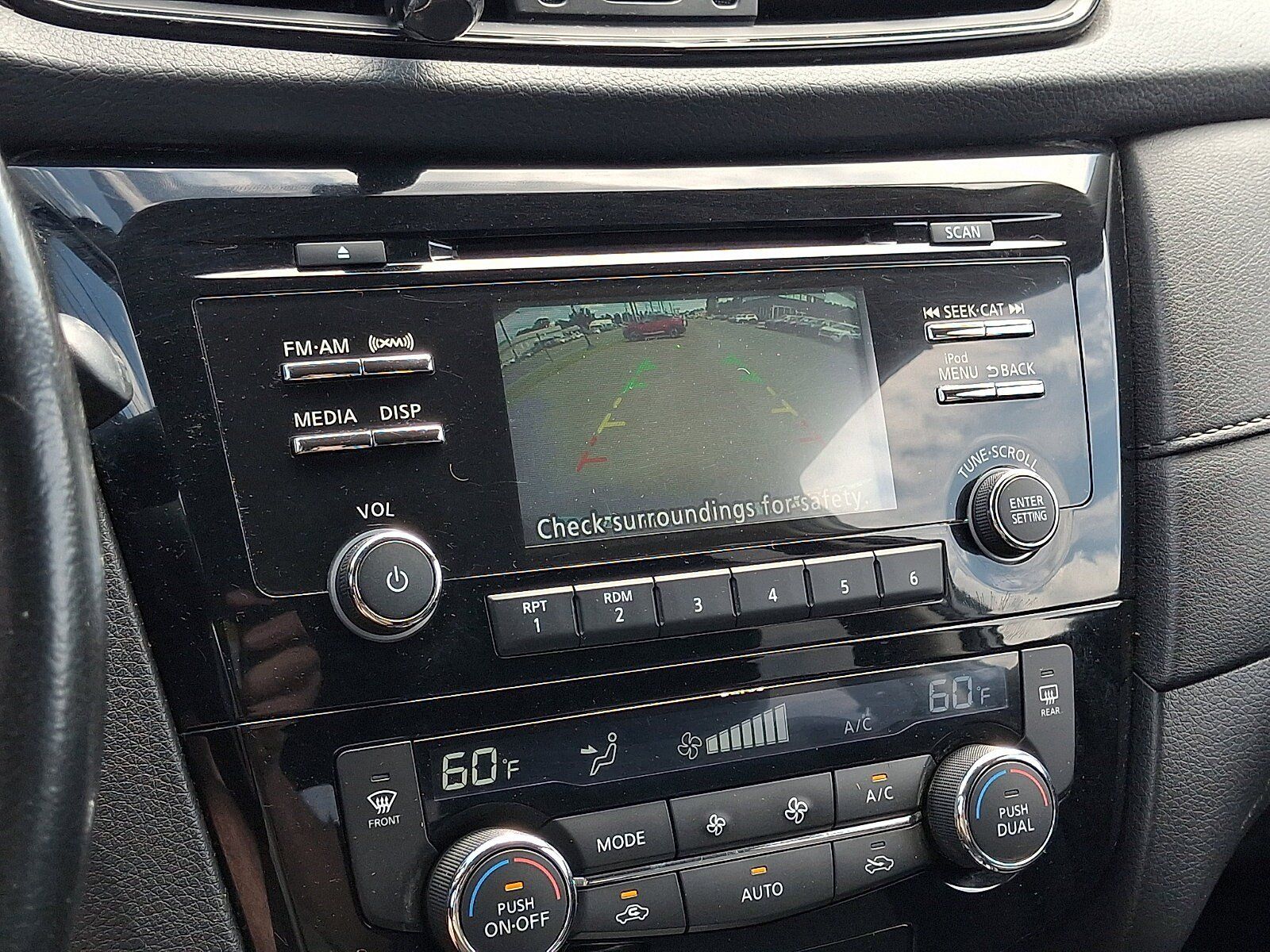 Used 2017 Nissan Rogue SV AWD/4WD image 18