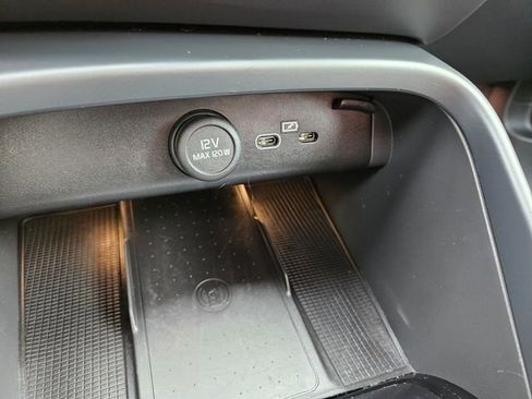 Used 2023 Volvo C40 P8 Recharge Ultimate w/ Protection Package Premier image 32