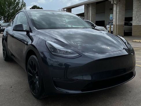 Used 2024 Tesla Model Y Long Range image 3