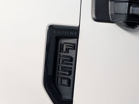 Used 2019 Ford F250 Lariat w/ Lariat Ultimate Package image 5