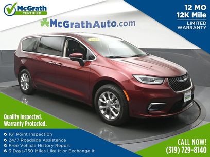 Used 2023 Chrysler Pacifica Touring-L w/ Uconnect Theater Family Group