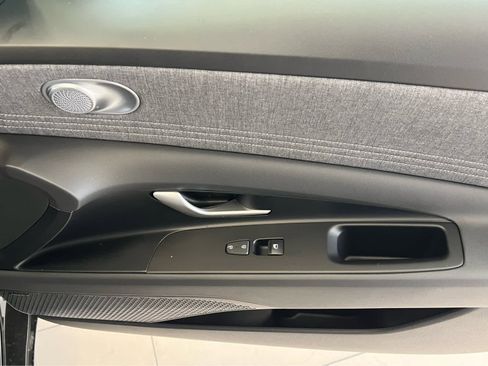 New 2026 Hyundai Elantra Limited FWD image 18