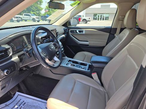 Certified 2021 Ford Explorer XLT w/ Equipment Group 202A AWD/4WD image 5