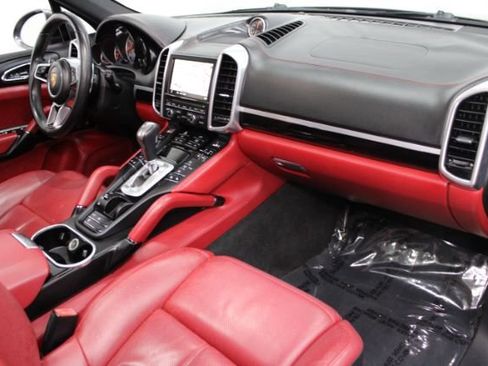 Used 2015 Porsche Cayenne S image 28