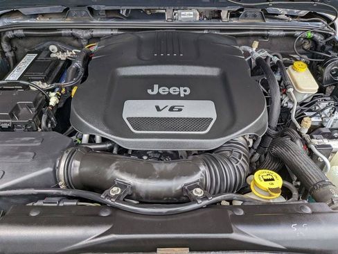 Used 2016 Jeep Wrangler Unlimited Sahara w/ Dual Top Group AWD/4WD image 23