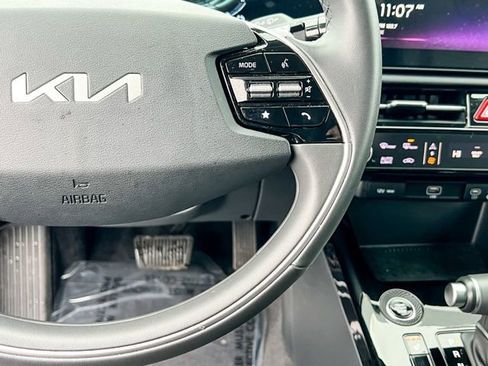 Certified 2024 Kia Niro EX image 23