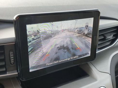 Certified 2022 Ford Explorer XLT w/ Equipment Group 202A image 19