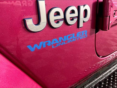 Used 2022 Jeep Wrangler Unlimited Sahara w/ Cold Weather Group image 30