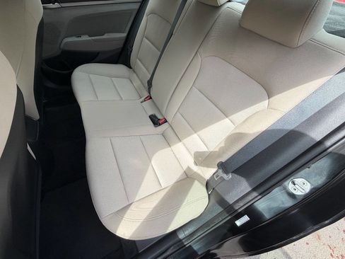 Used 2017 Hyundai Elantra SE image 11