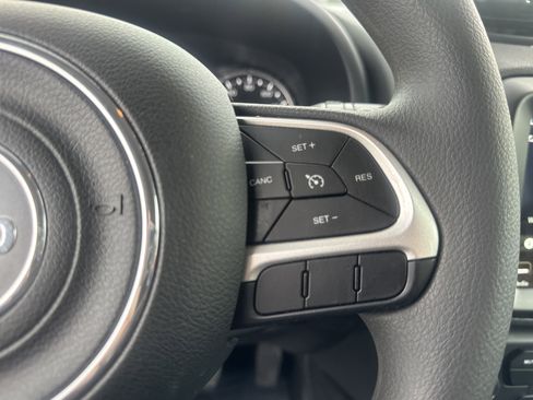 Certified 2023 Jeep Renegade Latitude image 20