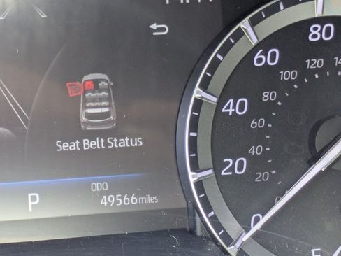 Used 2021 Toyota Highlander XLE AWD/4WD image 10