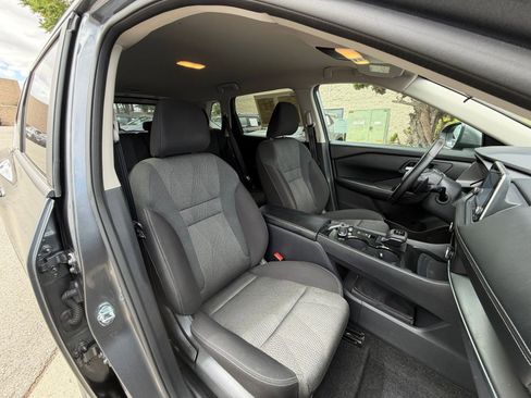 Used 2025 Nissan Rogue SV FWD image 38