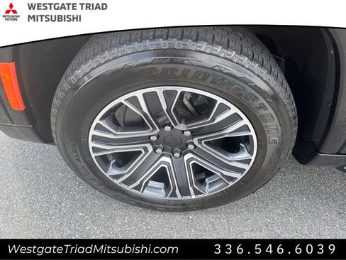Used 2024 Jeep Wagoneer L Series II AWD/4WD image 4
