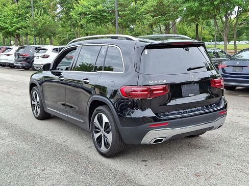 Used 2024 Mercedes-Benz GLB 250 4MATIC image 4