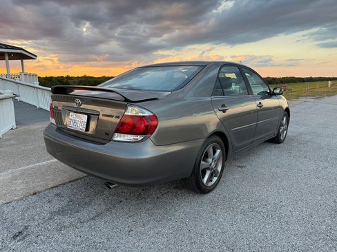 Used 2005 Toyota Camry SE image 5