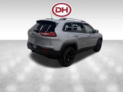 Used 2017 Jeep Cherokee Trailhawk AWD/4WD image 10