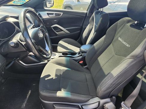 Used 2017 Hyundai Veloster Value Edition FWD image 10
