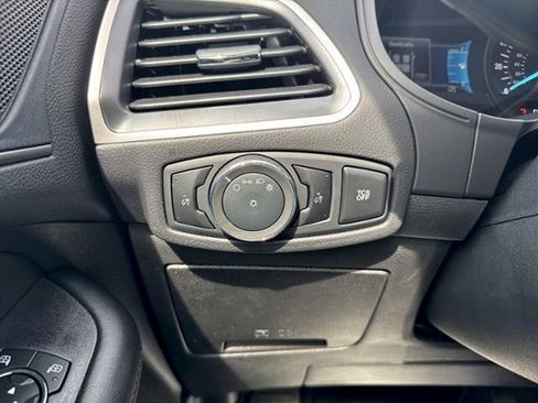 New 2024 Ford Edge SE image 16