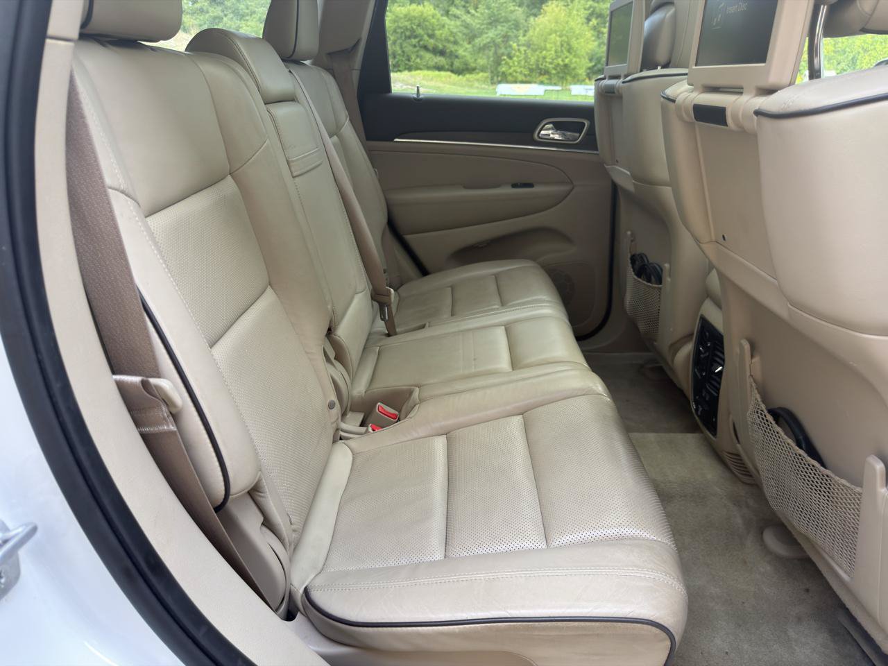 Used 2015 Jeep Grand Cherokee Overland w/ Advanced Technology Group AWD/4WD image 31