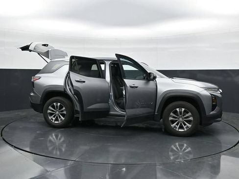 Used 2025 Chevrolet Equinox LT AWD/4WD image 44