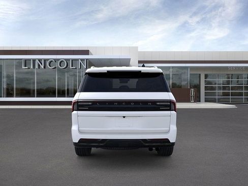 New 2026 Lincoln Navigator Reserve image 5