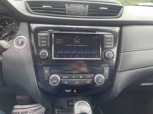 Used 2018 Nissan Rogue SV AWD/4WD image 16