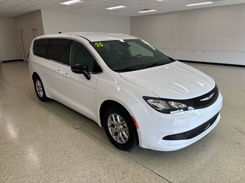 New 2026 Chrysler Voyager LX image 3