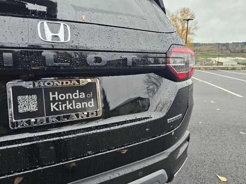 New 2025 Honda Pilot Touring image 13