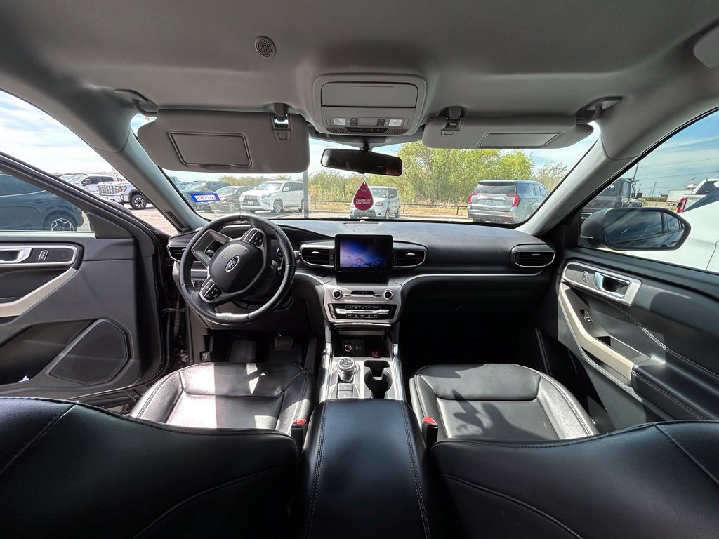 Used 2022 Ford Explorer XLT w/ Equipment Group 202A AWD/4WD image 9