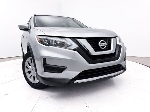 Used 2017 Nissan Rogue S image 5