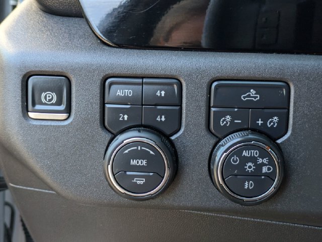 Used 2024 Chevrolet Silverado 1500 LT Trail Boss w/ Convenience Package II AWD/4WD image 18